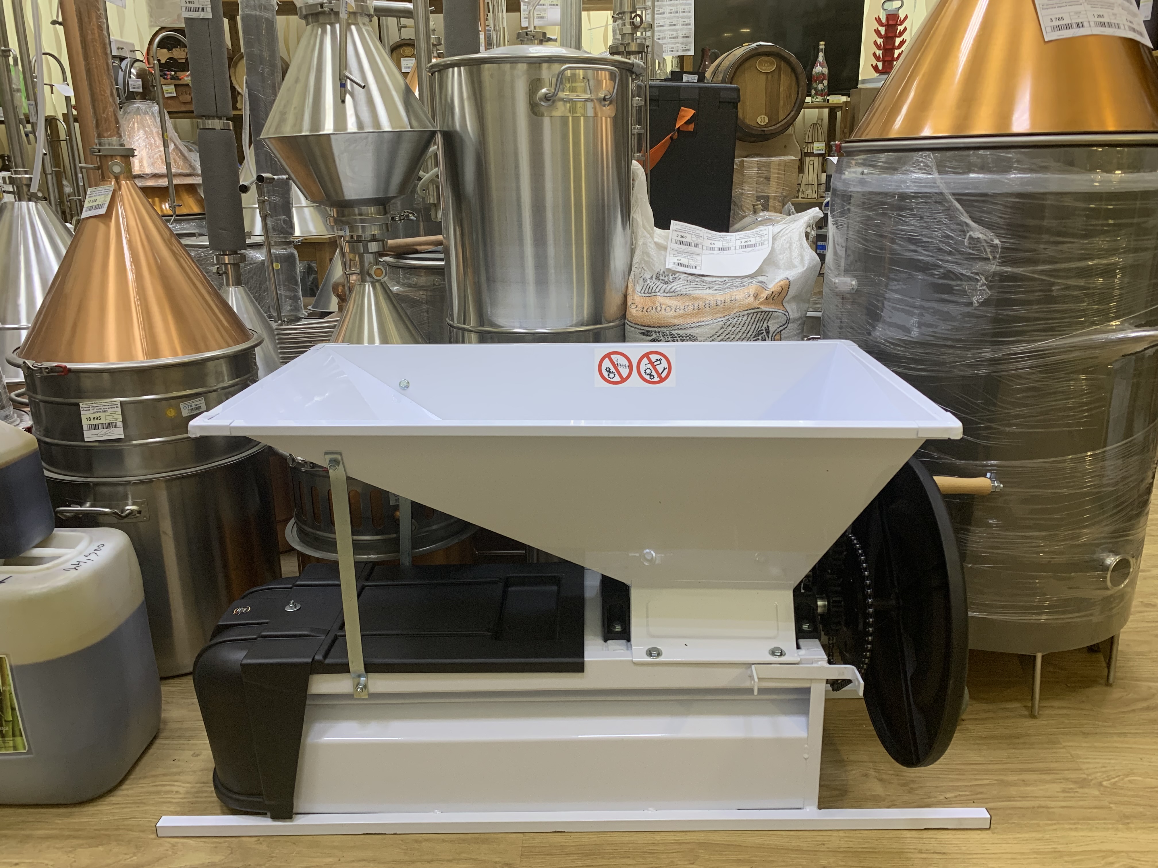 Дробилка для винограда с гребнеотделителем ручная DMA Италия