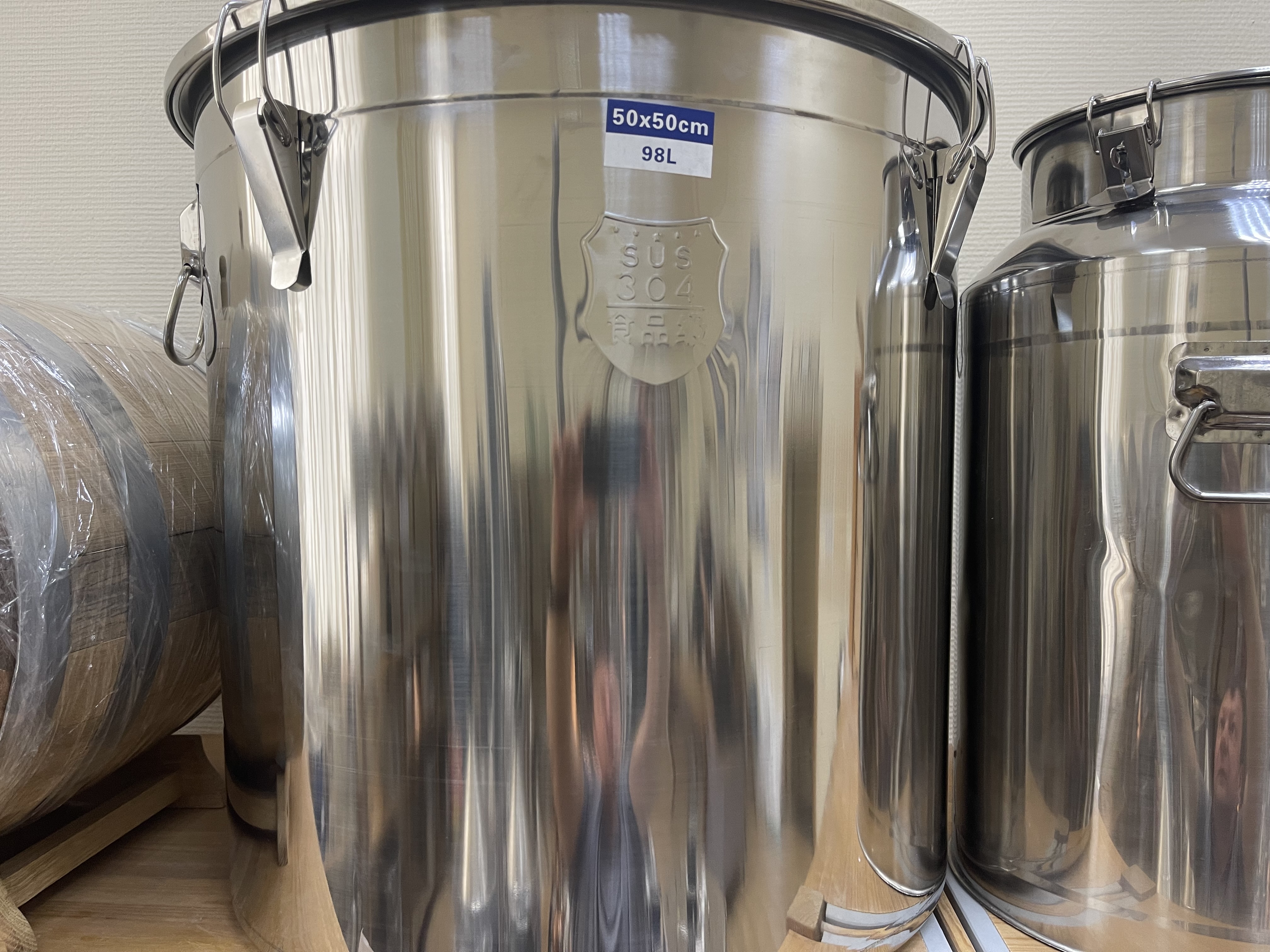 Бак 95 литров из нержавеющей стали с крышкой