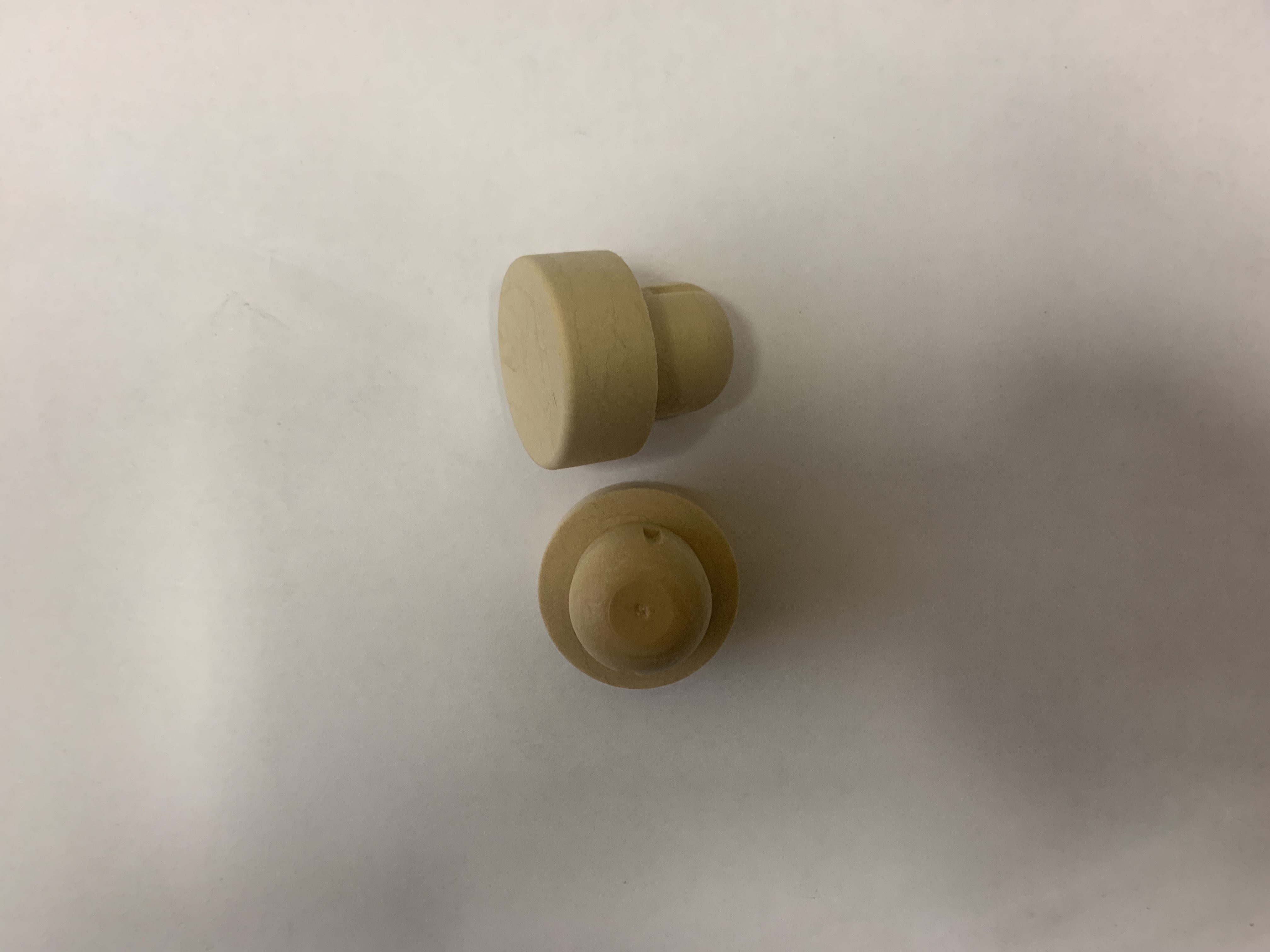 Пробка Т-образная 22 мм полимерная бежевая