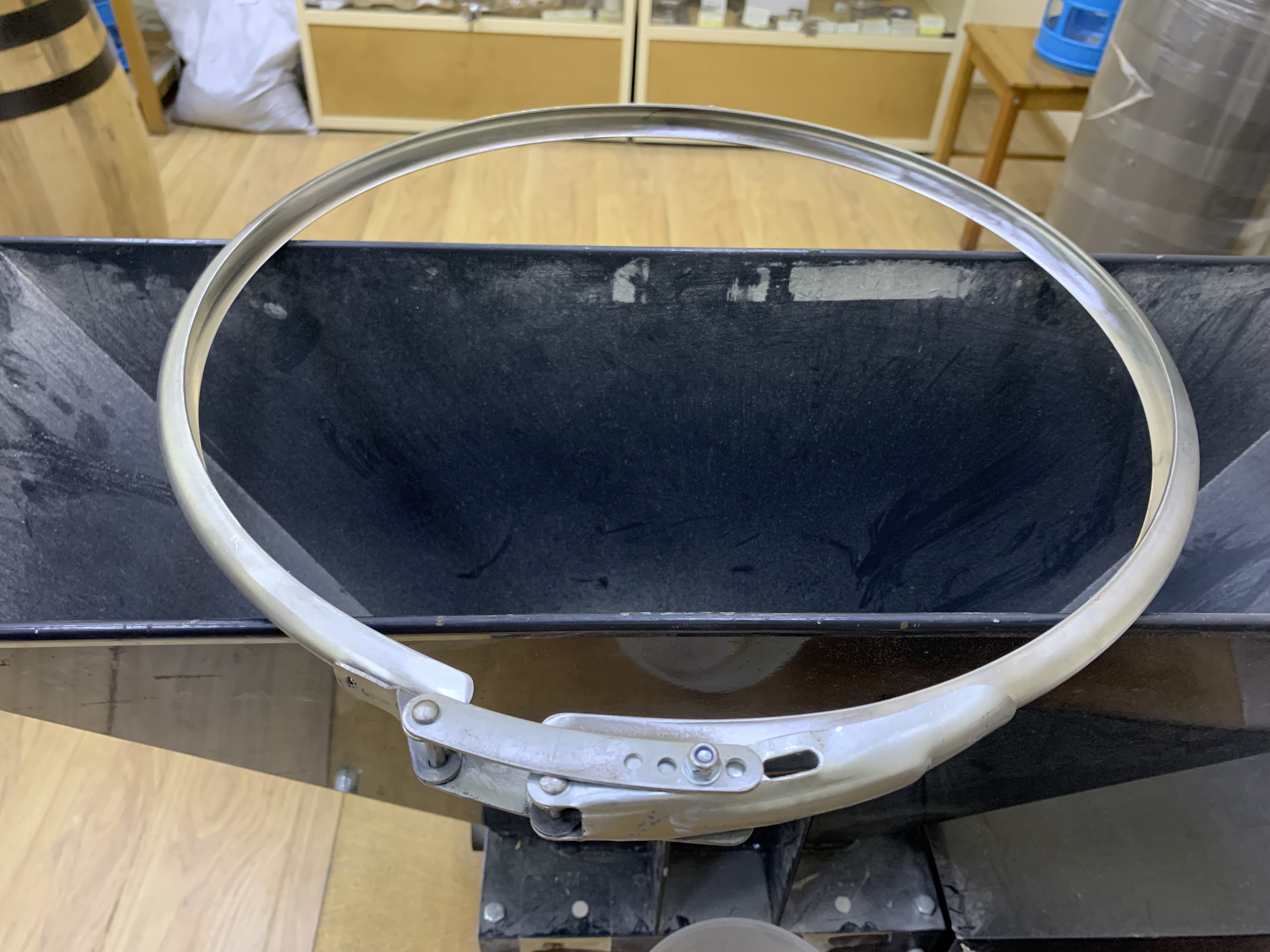 Хомут для универсального куба серии D250 литров БЮДЖЕТНЫЙ